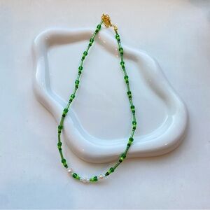 Handmade Elegant Green Beaded Necklace with Freshwater Pearls